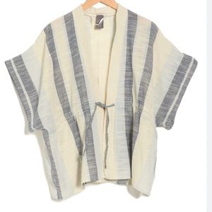 Vince Camuto one size topper